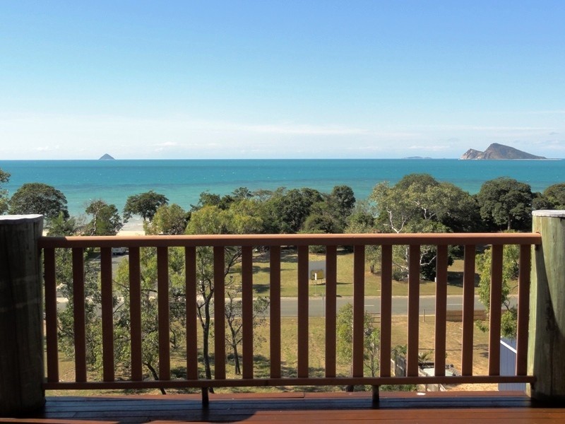 17 Roseric Crescent, Hideaway Bay QLD 4800