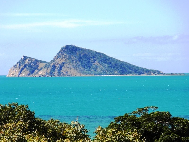 17 Roseric Crescent, Hideaway Bay QLD 4800