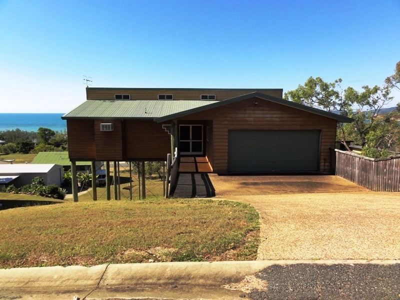 17 Roseric Crescent, Hideaway Bay QLD 4800