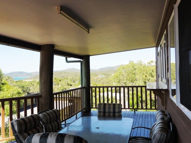 17 Roseric Crescent, Hideaway Bay QLD 4800