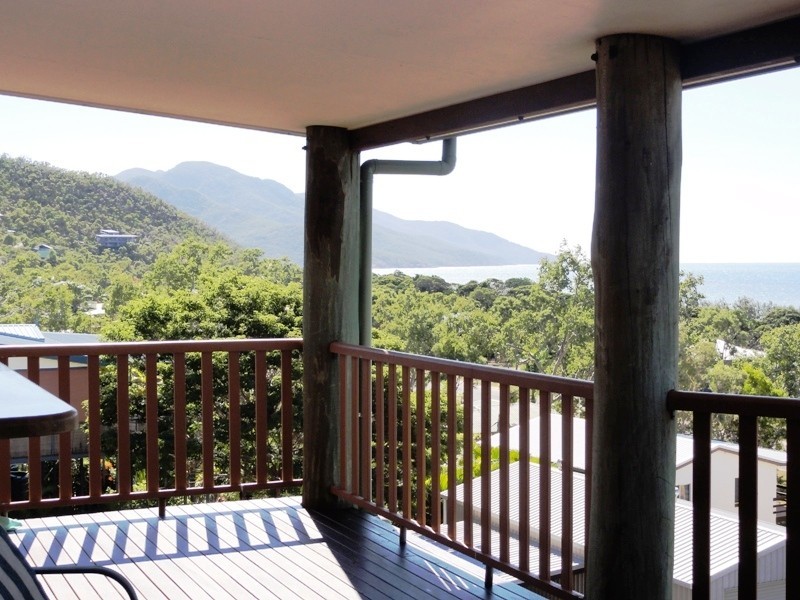 17 Roseric Crescent, Hideaway Bay QLD 4800