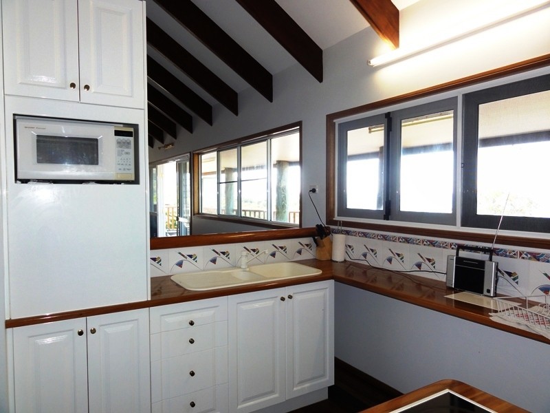 17 Roseric Crescent, Hideaway Bay QLD 4800