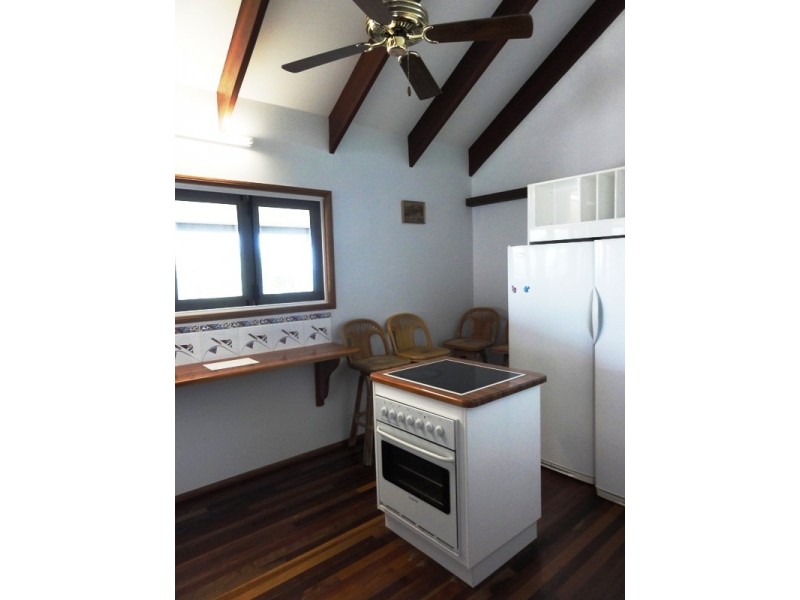 17 Roseric Crescent, Hideaway Bay QLD 4800