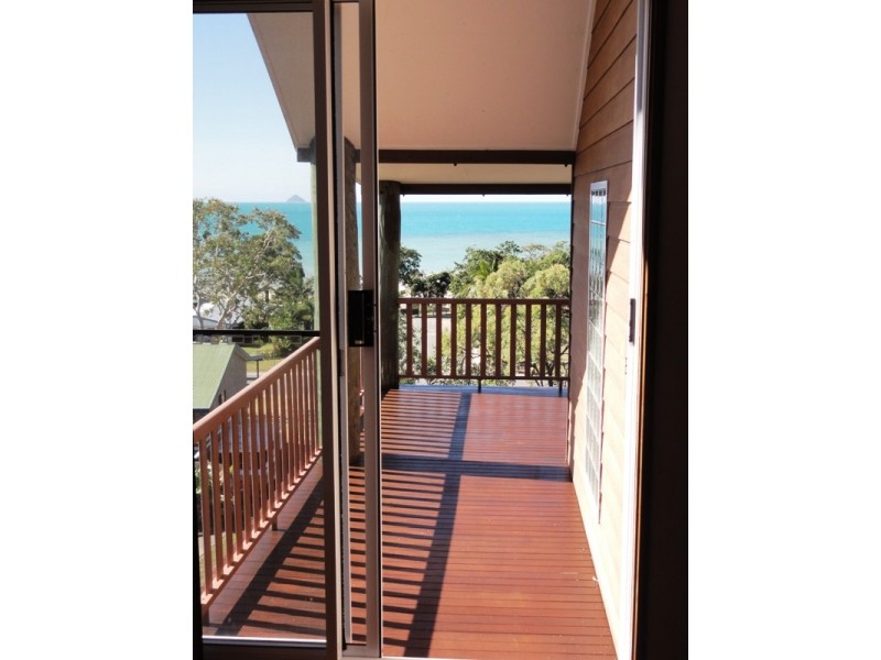 17 Roseric Crescent, Hideaway Bay QLD 4800