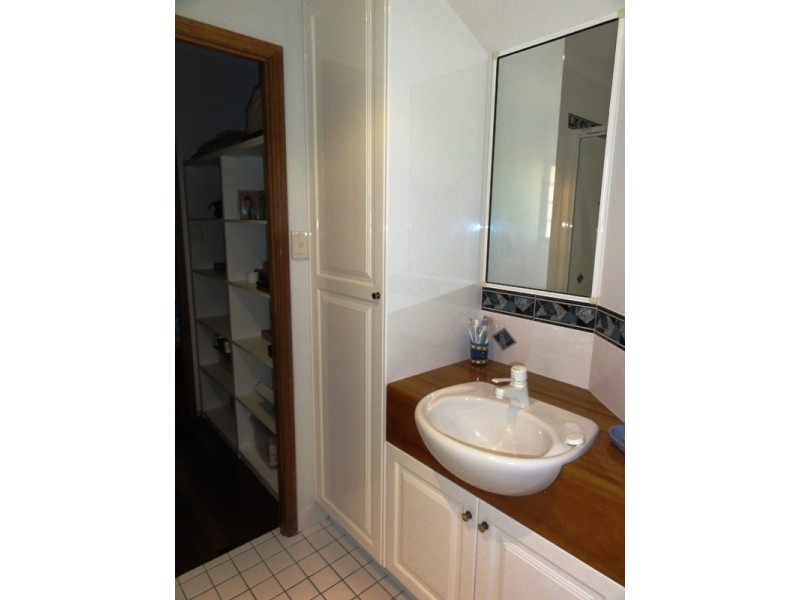 17 Roseric Crescent, Hideaway Bay QLD 4800