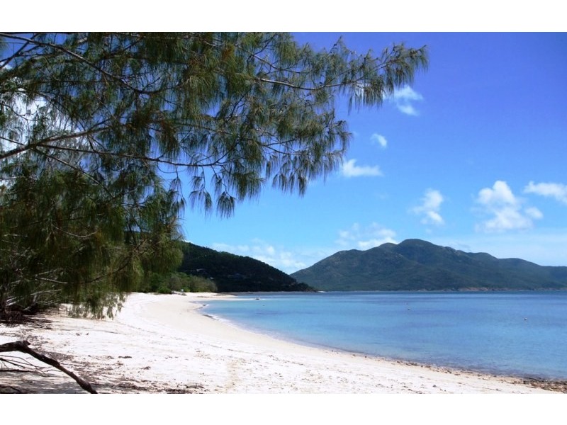 6 Saddleback Road, Hideaway Bay QLD 4800