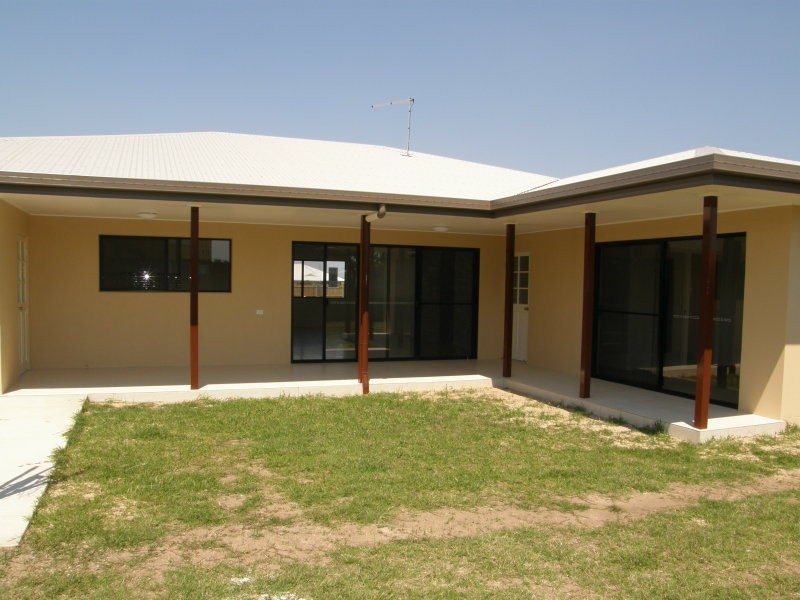 18 Damson Cres, Proserpine QLD 4800