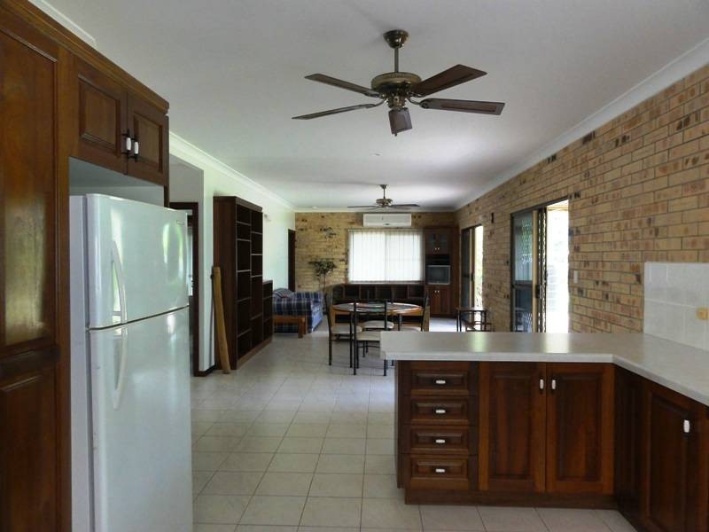 110 Gloucester Avenue, Hideaway Bay QLD 4800