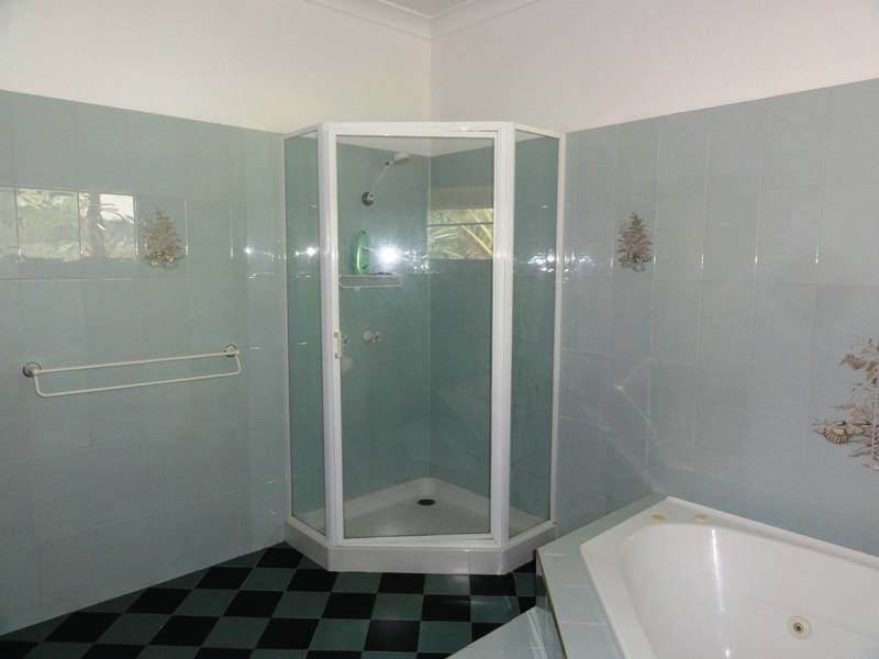 110 Gloucester Avenue, Hideaway Bay QLD 4800