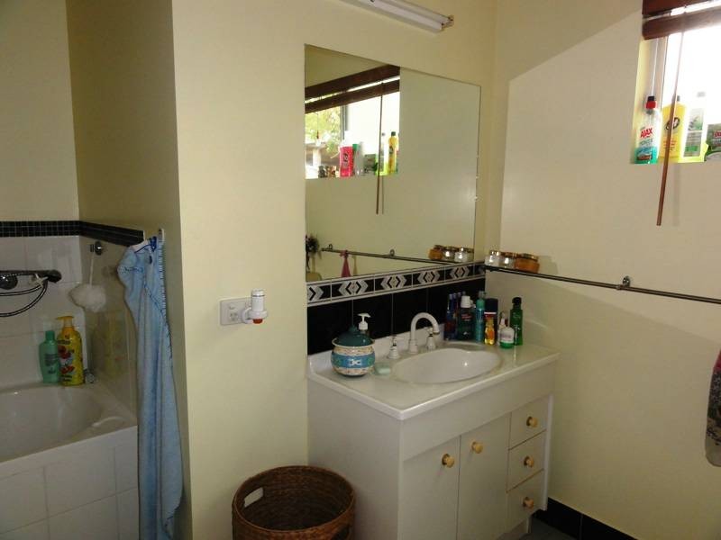 126 Hydeaway Bay Drive, Hideaway Bay QLD 4800