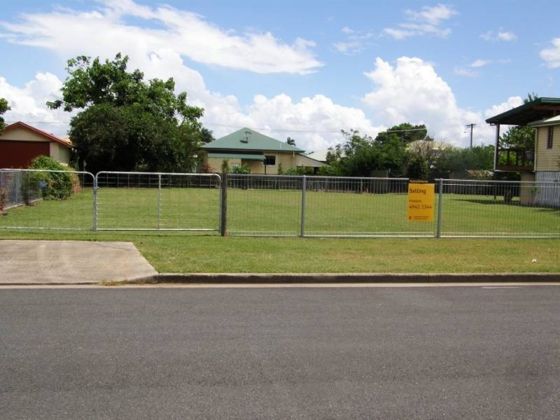14 Smith Street, Proserpine QLD 4800