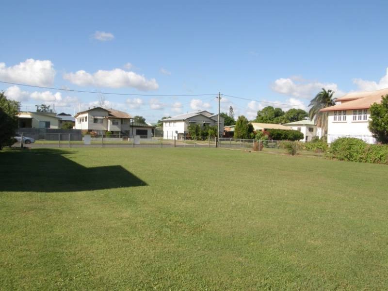 14 Smith Street, Proserpine QLD 4800