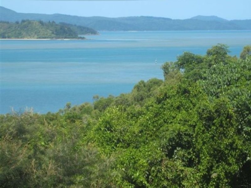 8 Passage Avenue, Airlie Beach QLD 4802