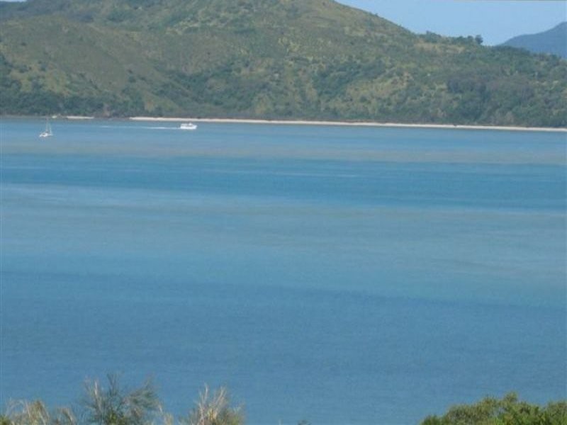 8 Passage Avenue, Airlie Beach QLD 4802