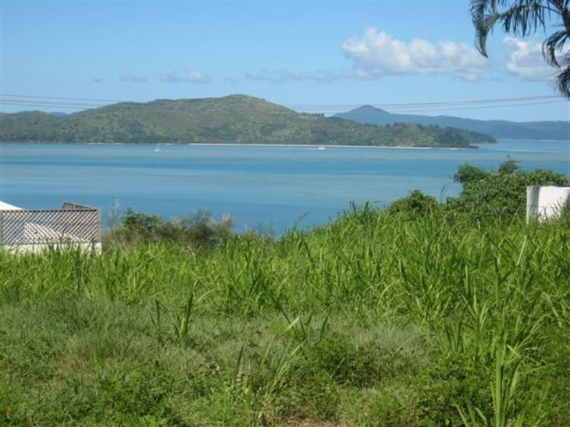 8 Passage Avenue, Airlie Beach QLD 4802