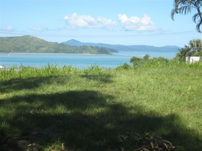 8 Passage Avenue, Airlie Beach QLD 4802