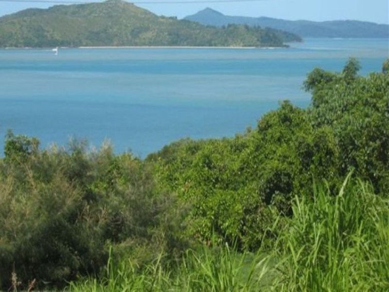 8 Passage Avenue, Airlie Beach QLD 4802