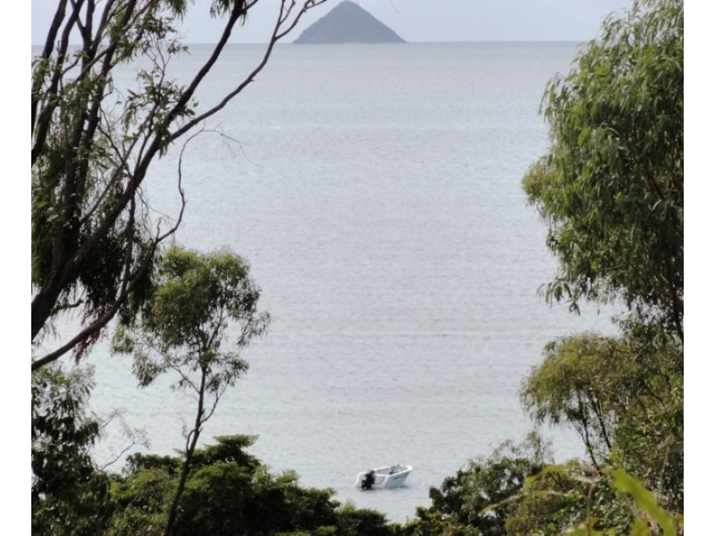 42 Blackcurrent Drive, Hideaway Bay QLD 4800