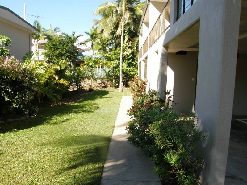 11 Pleasant Drive, Cannonvale QLD 4802