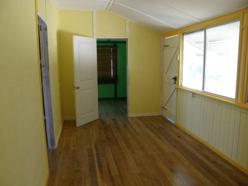 10 Barry Street, Proserpine QLD 4800