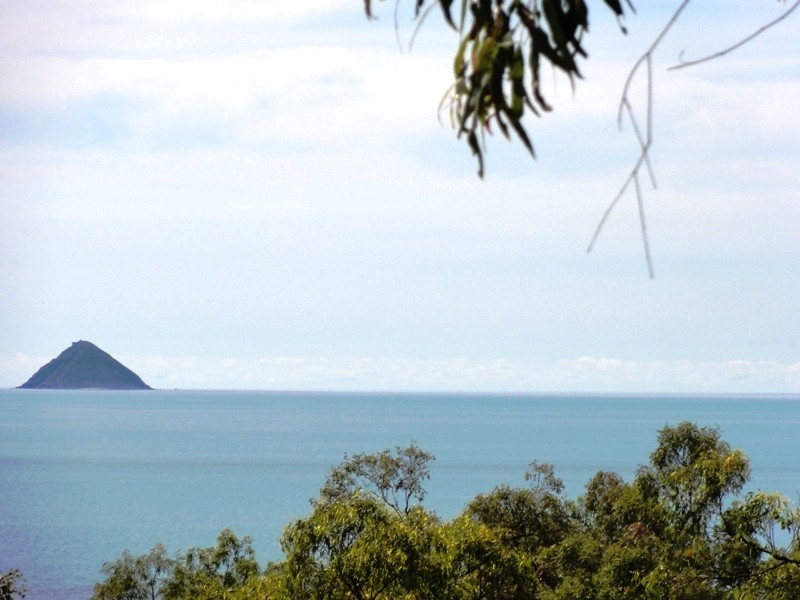38 Rattray Avenue, Hideaway Bay QLD 4800