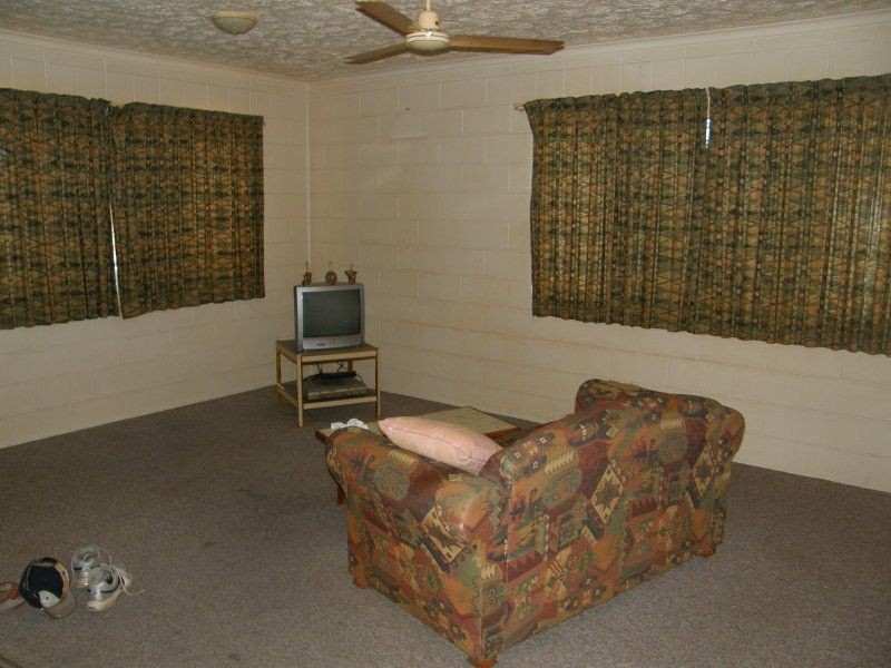 1/2 Robert, Proserpine QLD 4800