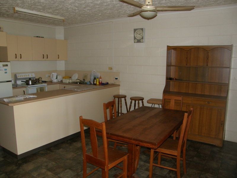 1/2 Robert, Proserpine QLD 4800