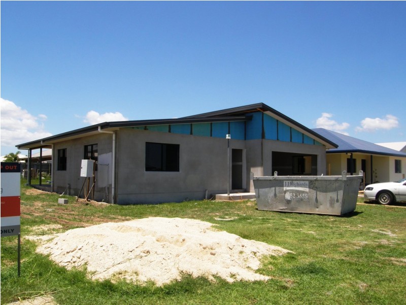 11 Golden Wattle St, Proserpine QLD 4800