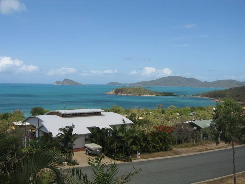 6 Blackcurrant Drive, Hideaway Bay QLD 4800