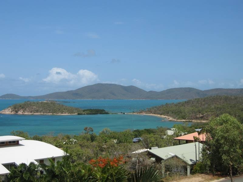 6 Blackcurrant Drive, Hideaway Bay QLD 4800