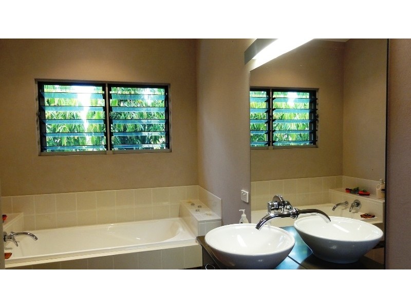 16 Blackcurrant Drive, Hideaway Bay QLD 4800