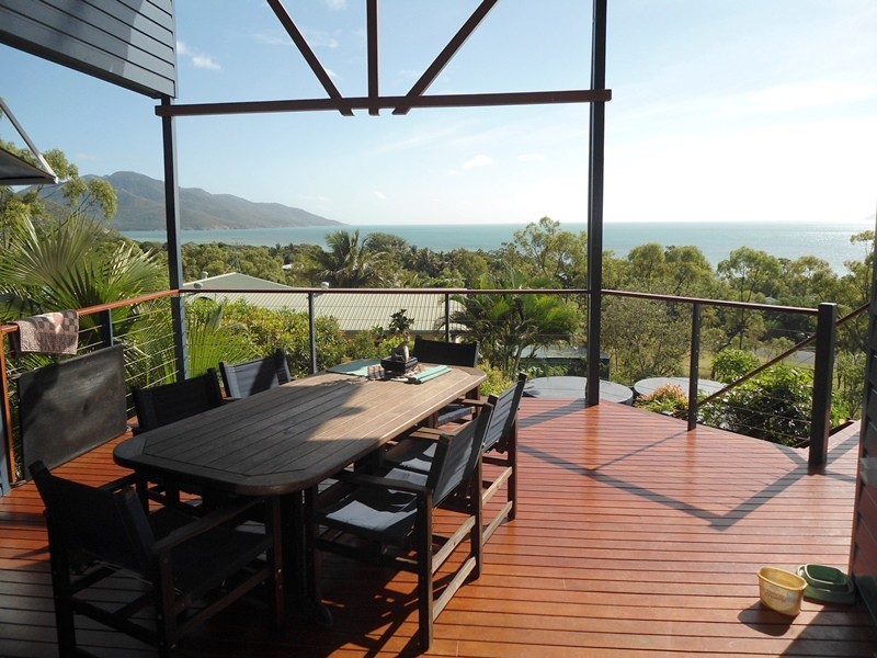 33 Blackcurrant Drive, Hideaway Bay QLD 4800