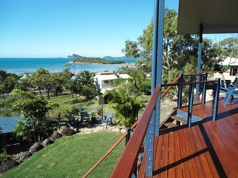 33 Blackcurrant Drive, Hideaway Bay QLD 4800