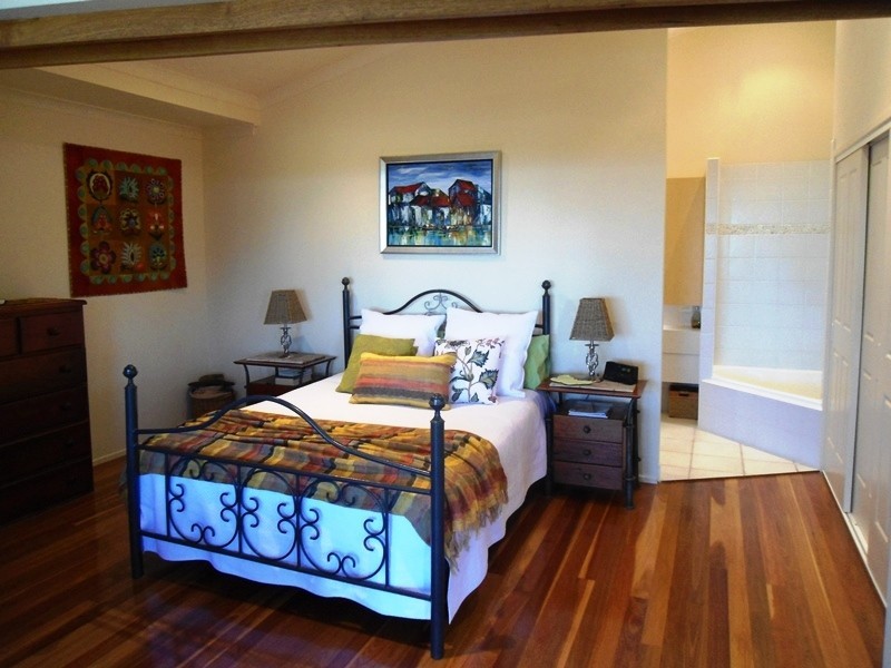 33 Blackcurrant Drive, Hideaway Bay QLD 4800