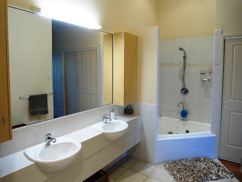 33 Blackcurrant Drive, Hideaway Bay QLD 4800