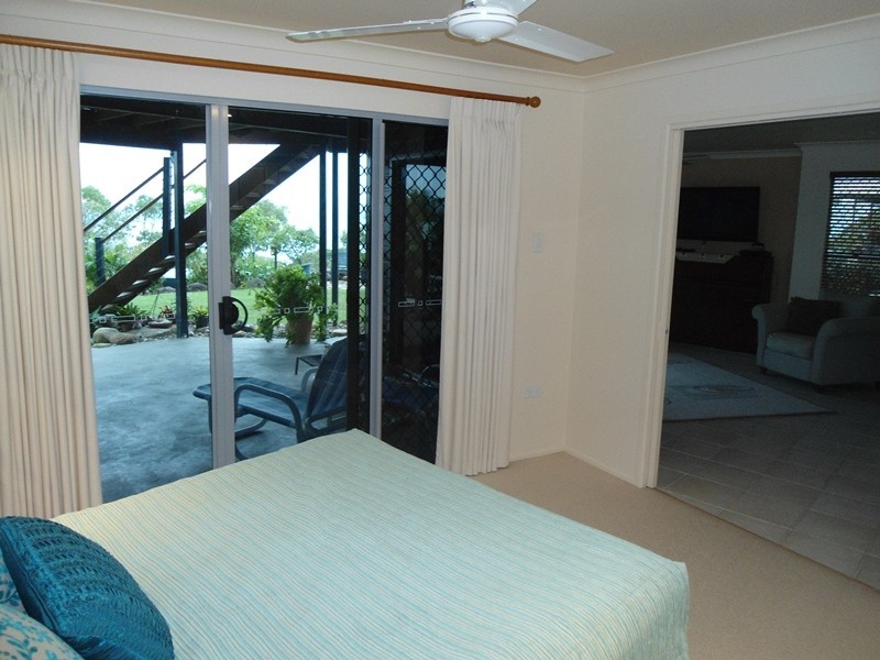 33 Blackcurrant Drive, Hideaway Bay QLD 4800
