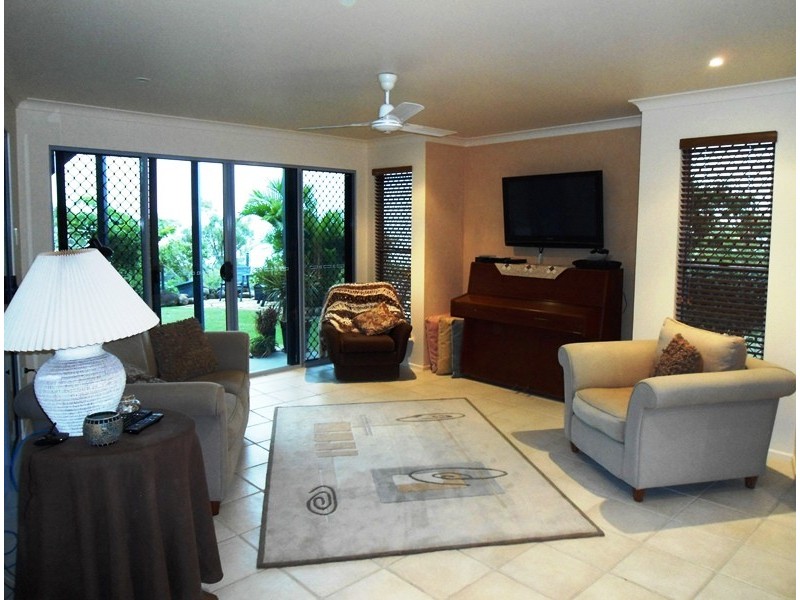 33 Blackcurrant Drive, Hideaway Bay QLD 4800
