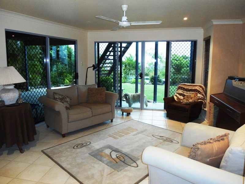 33 Blackcurrant Drive, Hideaway Bay QLD 4800