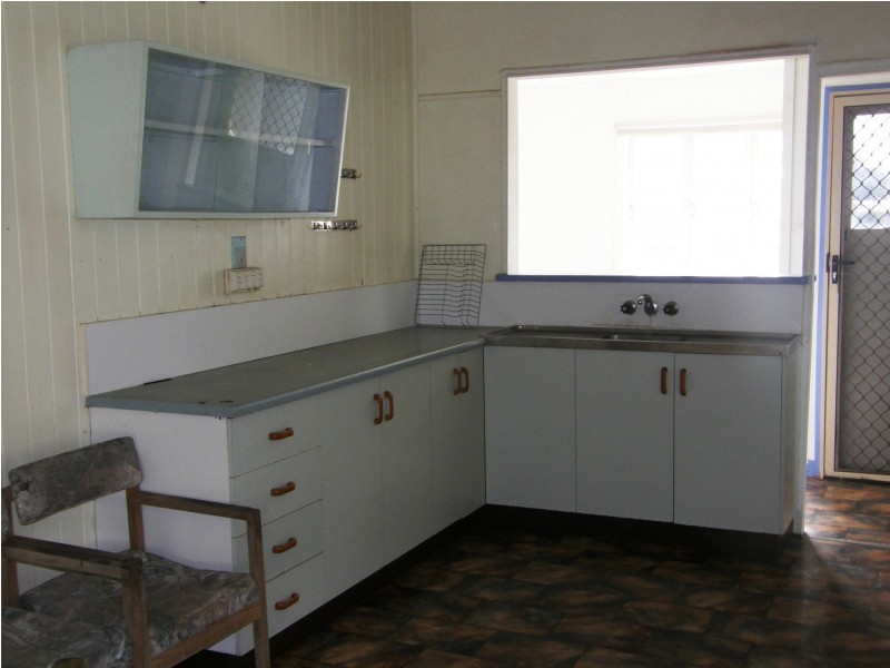 8 Davy Avenue, Proserpine QLD 4800