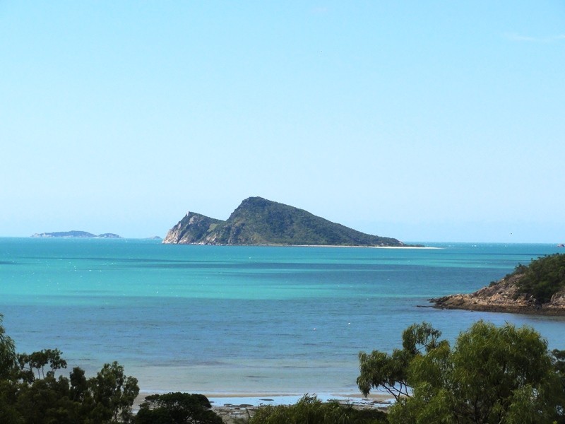 15 Blackcurrant Drive, Hideaway Bay QLD 4800