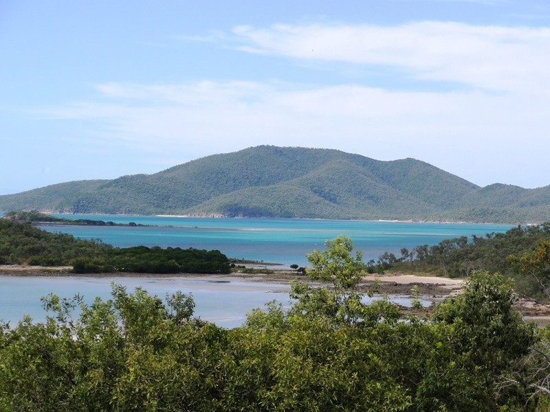 15 Blackcurrant Drive, Hideaway Bay QLD 4800