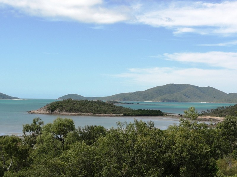 15 Blackcurrant Drive, Hideaway Bay QLD 4800