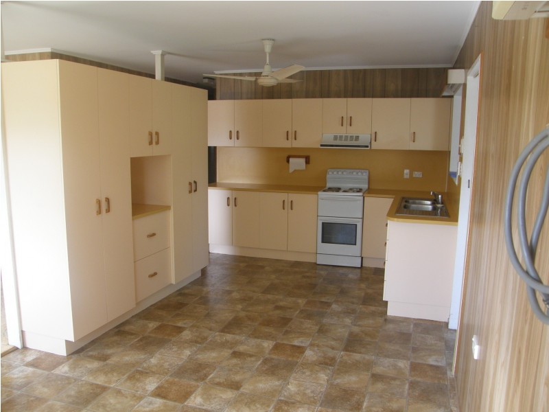 2 Daybell Street, Proserpine QLD 4800