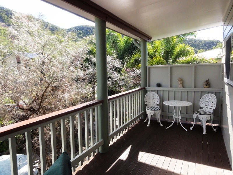 104 Gloucester Avenue, Hideaway Bay QLD 4800