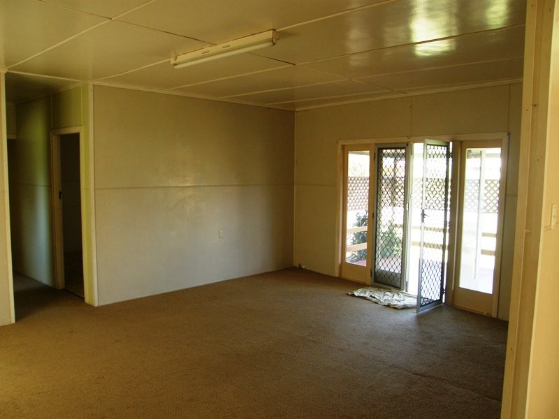 8 Phaff Street, Proserpine QLD 4800