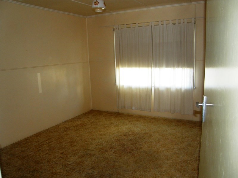 8 Phaff Street, Proserpine QLD 4800