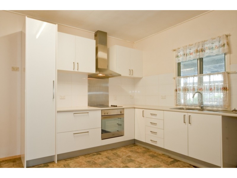 4 Barry Street, Proserpine QLD 4800