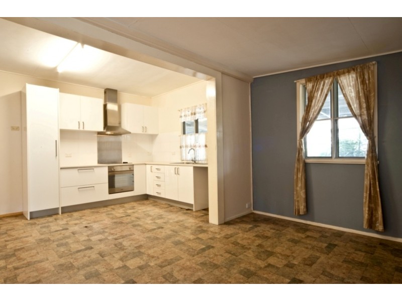 4 Barry Street, Proserpine QLD 4800