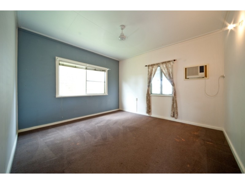 4 Barry Street, Proserpine QLD 4800