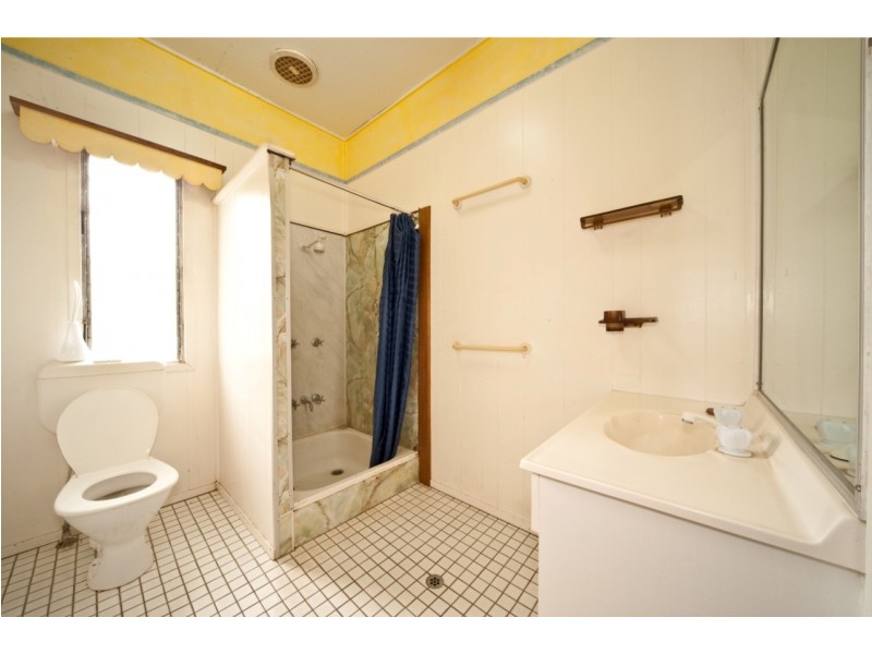 4 Barry Street, Proserpine QLD 4800